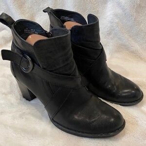 Born Shola Black Ankle Boots Booties Dressy Casual Moto Criss-Cross Strap Size 9